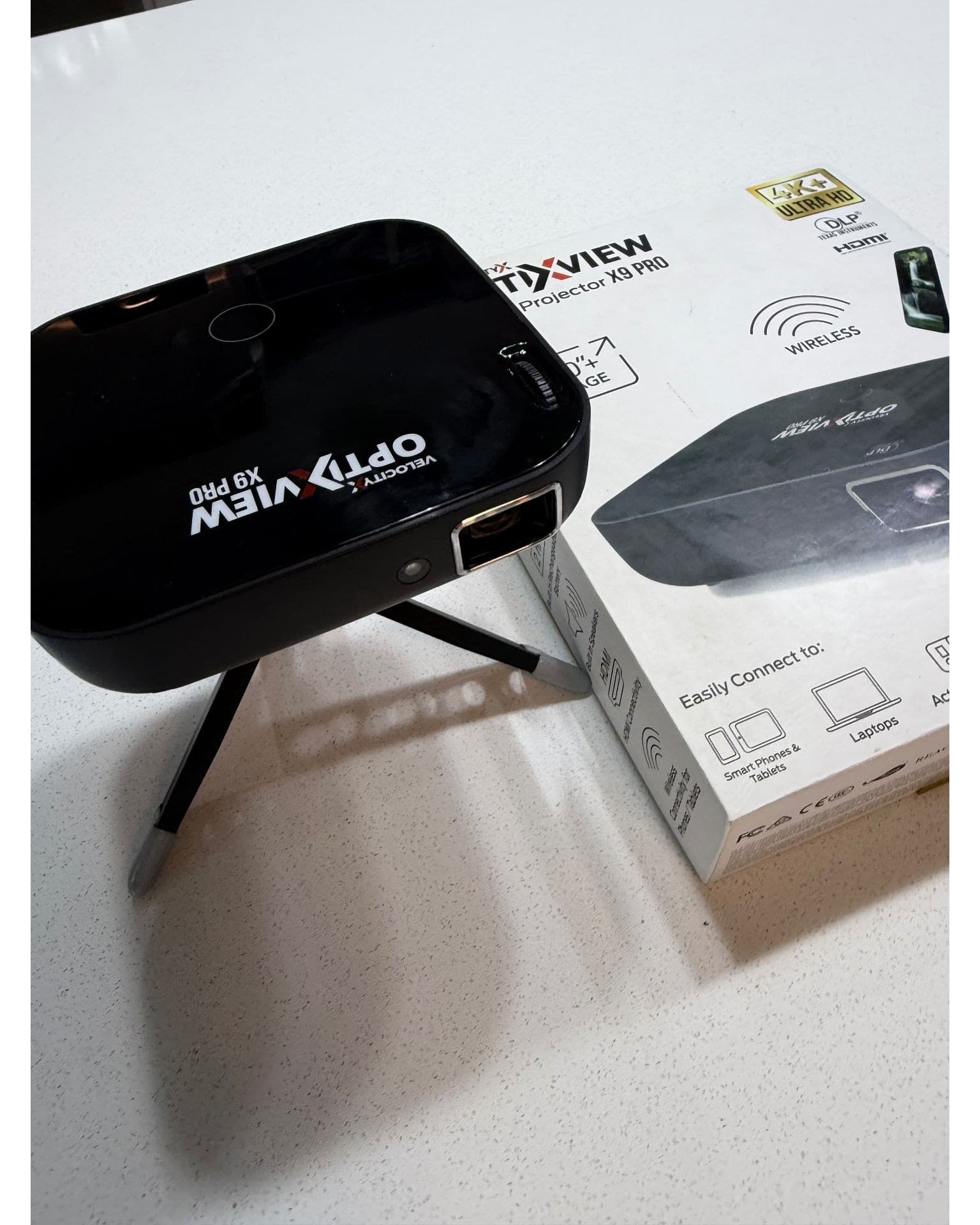 Mini proyector 4K ULTRAHD OPTIXVIEW - Imagen 1