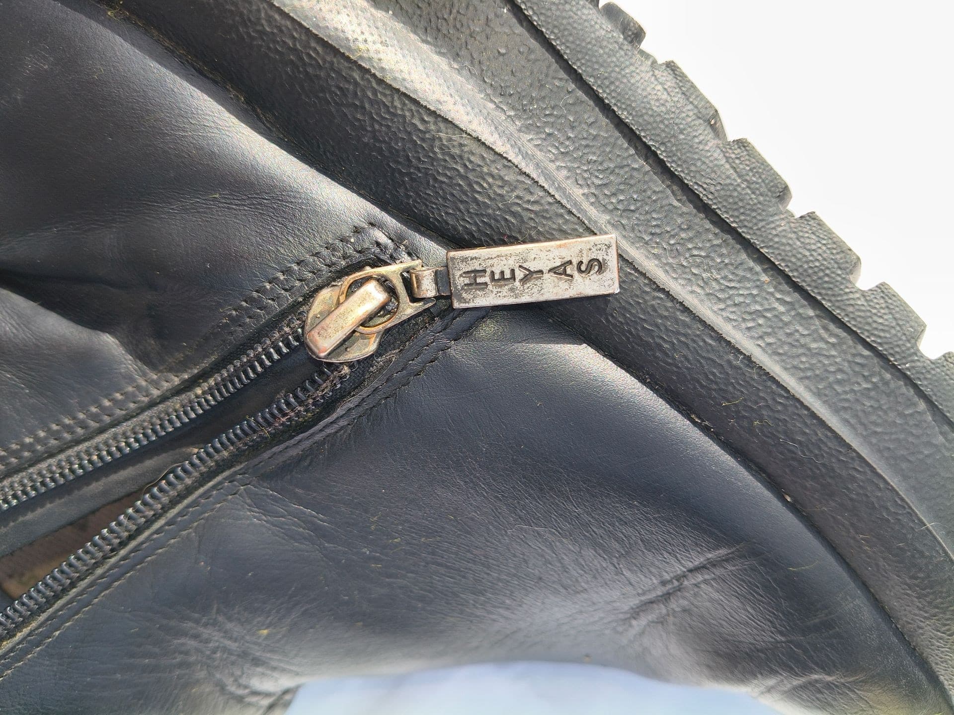 Botas cuero negra - Imagen 1
